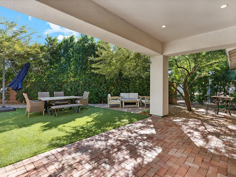 4301 E Calle Feliz — Photo 25