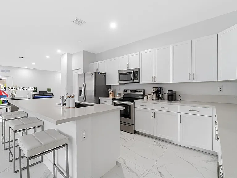 13305 SW 190th Ter — Photo 15