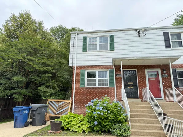 5835 Mount Vernon Dr, Alexandria, VA 22303