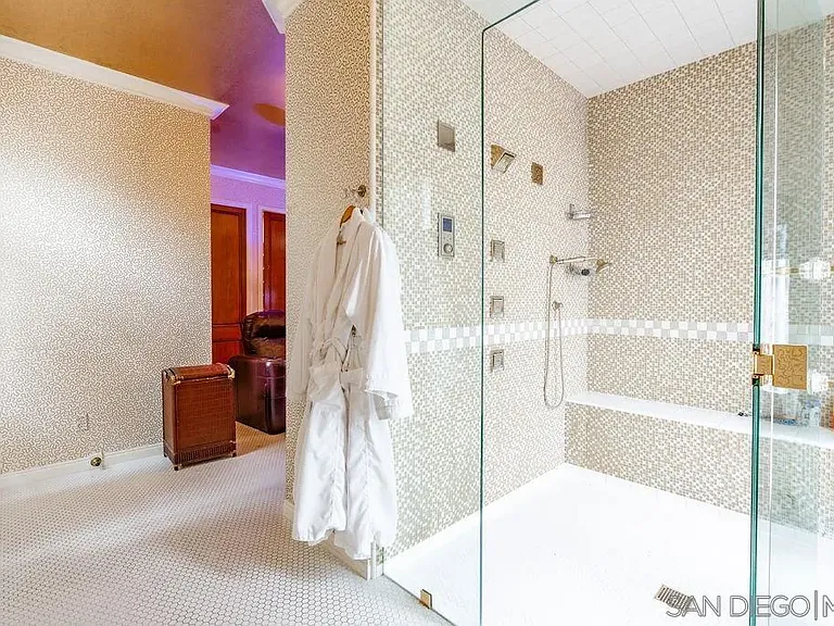 7007 Country Club Dr — Photo 60