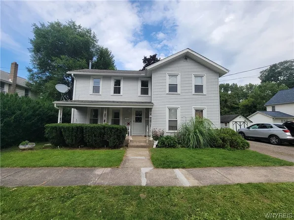 909 Orient St, Medina, NY 14103