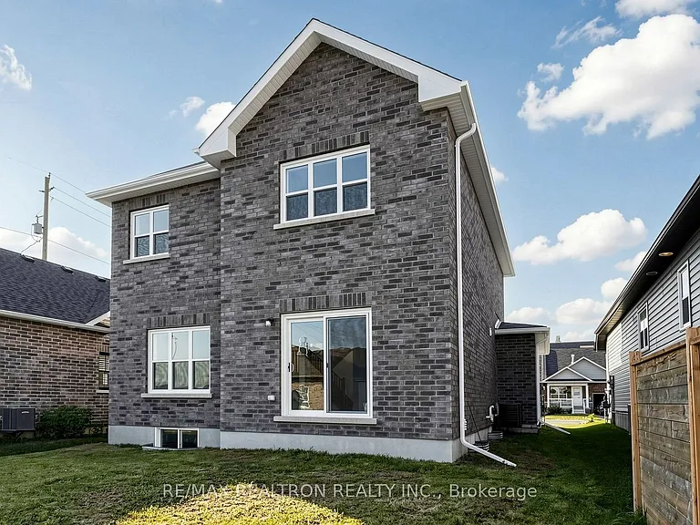 4 Braeburn St — Photo 46