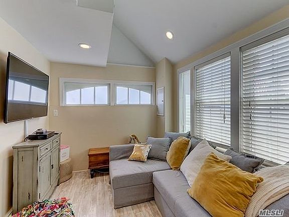 5th image of 67 Jackson Pl
