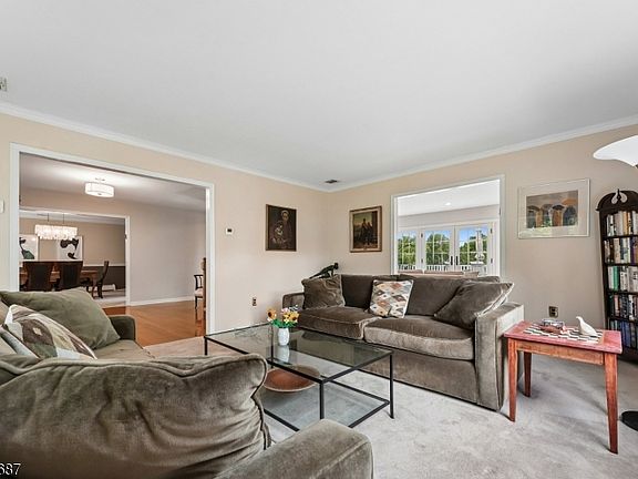 5th image of 61 HOWELL DRIVE