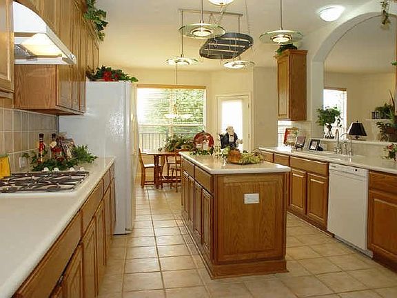 4th image of 15195 Snowshill Dr