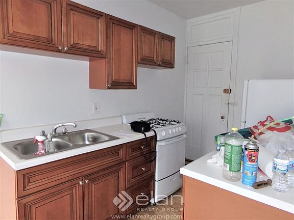 2nd image of 6536 N Lakewood Ave APT 6