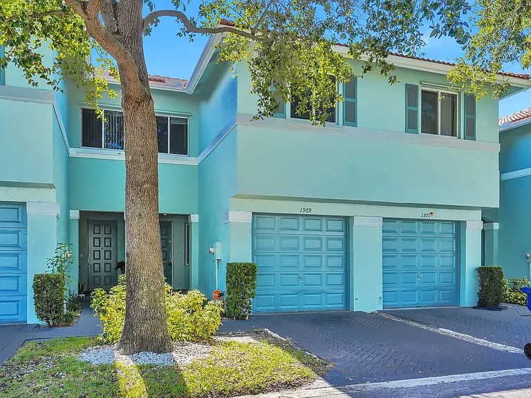 1969 Alamanda Way — Photo 1