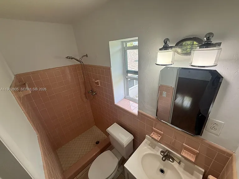 1260 NE 200th Ter — Photo 38