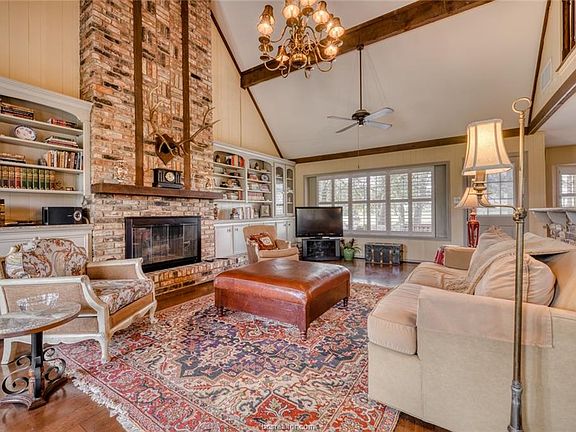 5th image of 7870 Youngs Hill Ln