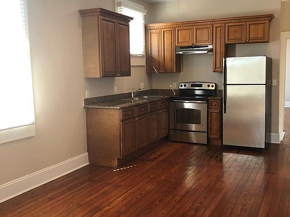 2nd image of 3125 Banks St #B
