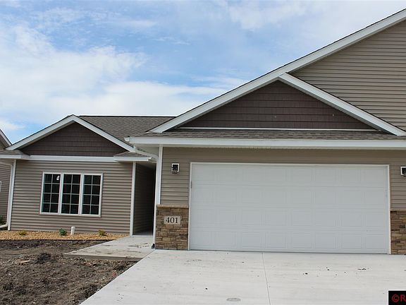 2nd image of 401 E Skylark Trl