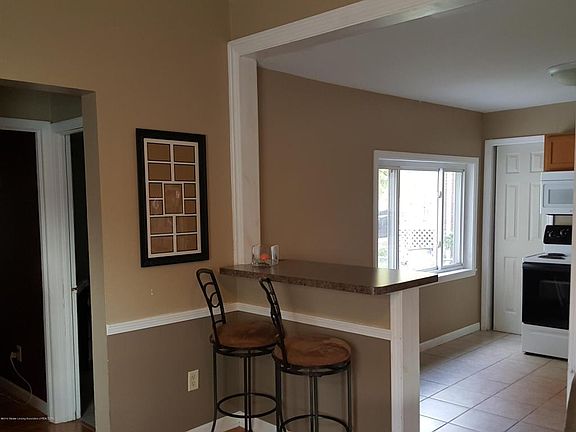 5th image of 214 W Jefferson St