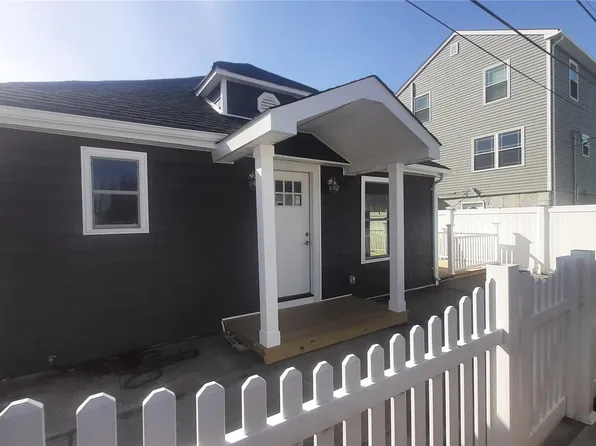 38 Lexington Walk, Island Park, NY 11558