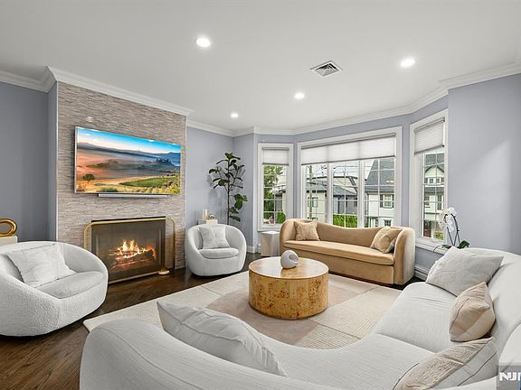5th image of 48 Myrtle Avenue