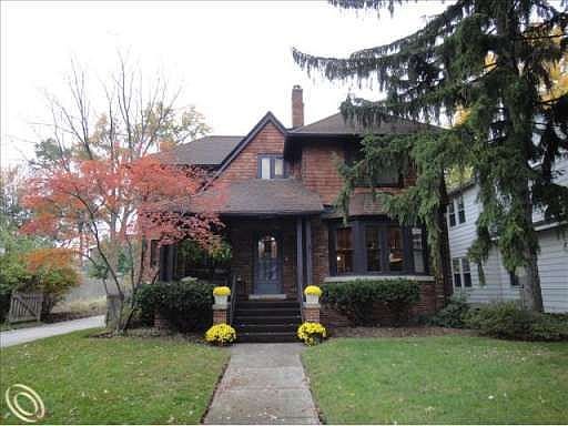 1st image of 1013 E 2nd St