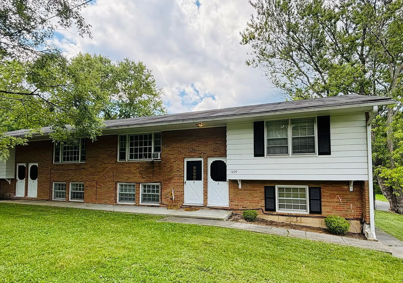 625PB - 1605 Lark Lane -M — Photo 3
