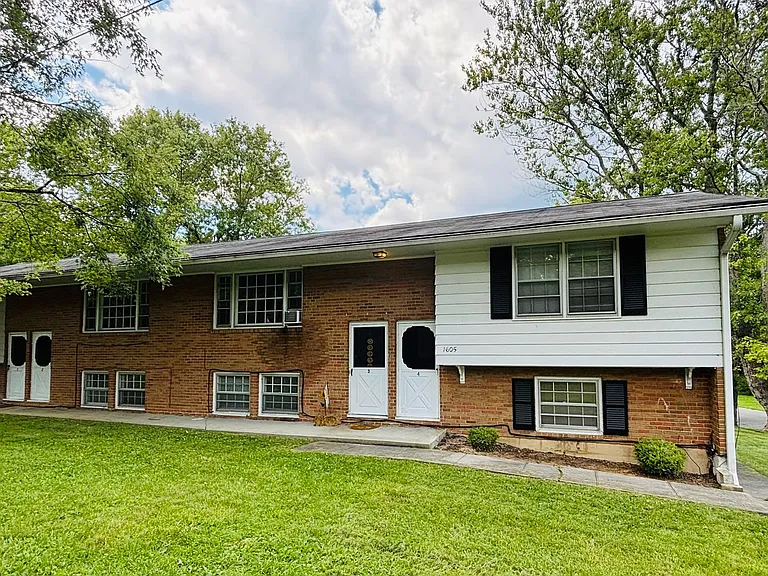 625PB - 1605 Lark Lane -M — Photo 3