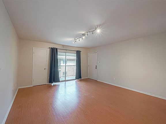 5th image of 3131 Cummins St APT 54