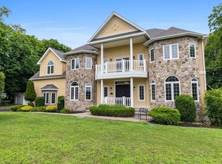 2 Bridle Path, Lynnfield, MA 01940