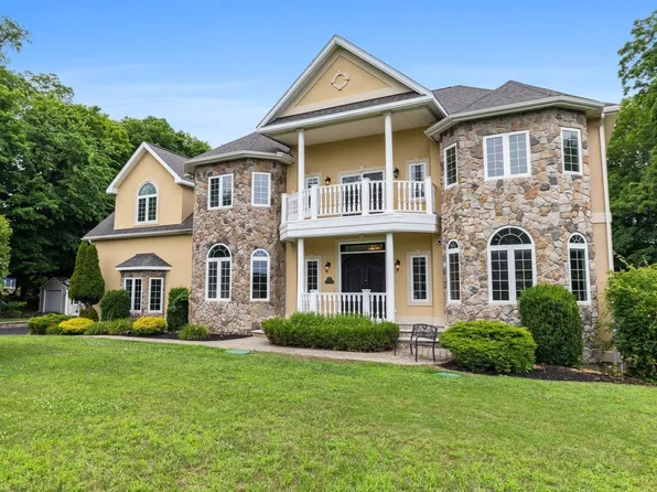 2 Bridle Path, Lynnfield, MA 01940