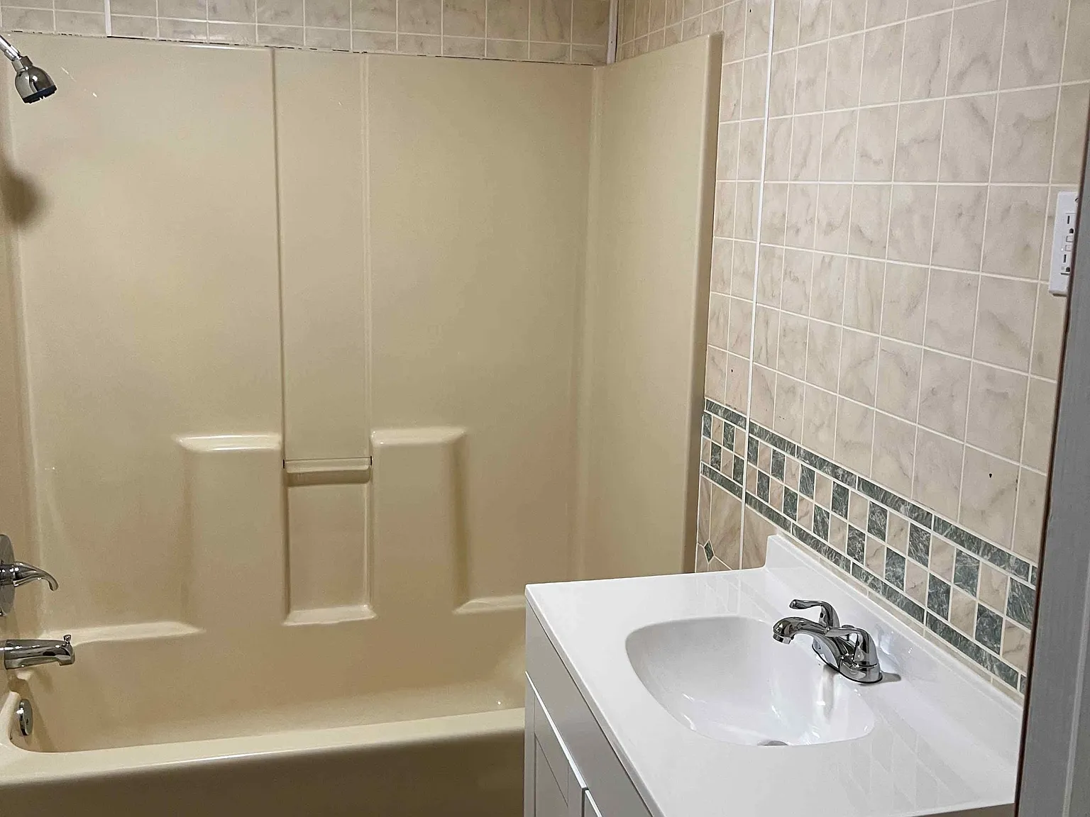 855 College St - 1 — Photo 3