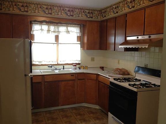 2nd image of 56 Shoreham Parkway # First Floor