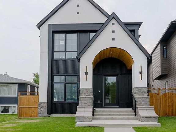 2nd image of 2207 N Victoria Cres NW