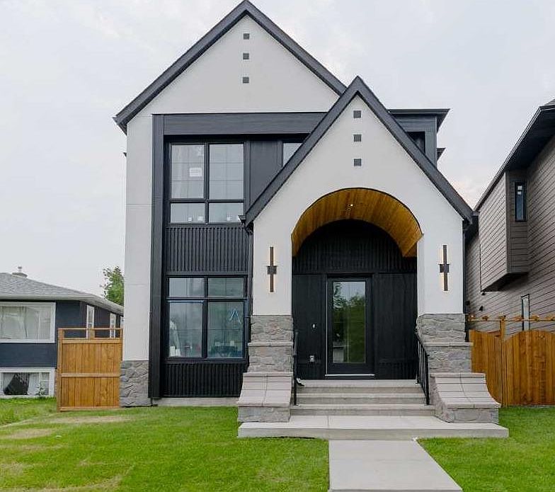 1st image of 2207 N Victoria Cres NW