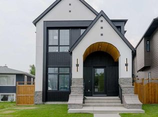 2207 N Victoria Cres NW, Calgary, AB T2M 4E4