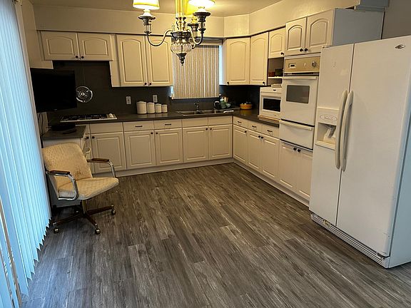 3rd image of 20243 Brookwood St