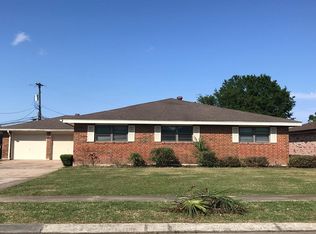 682 Meadowgreen Dr, Port Neches, TX 77651