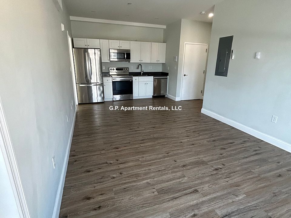 2nd image of 178 Elm St #6