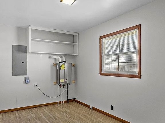 5th image of 117 Perry St