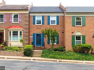 6832 Indian Run Ct, Annandale, VA 22003