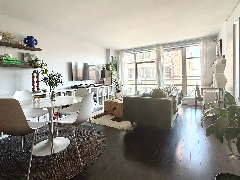206 Front St #4E