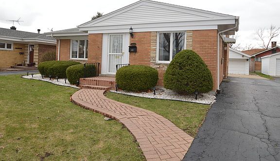 3rd image of 10834 Hastings St