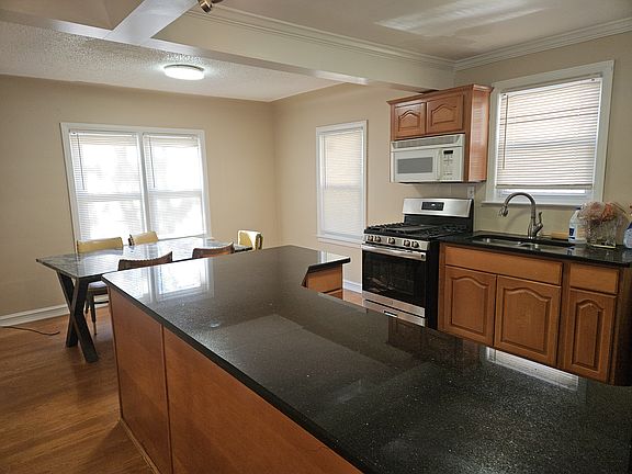 3rd image of 1390 Anita Ave