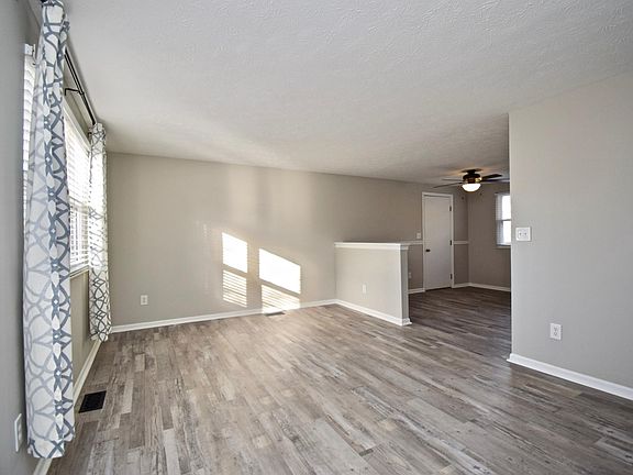 5th image of 1390 Firethorne Dr