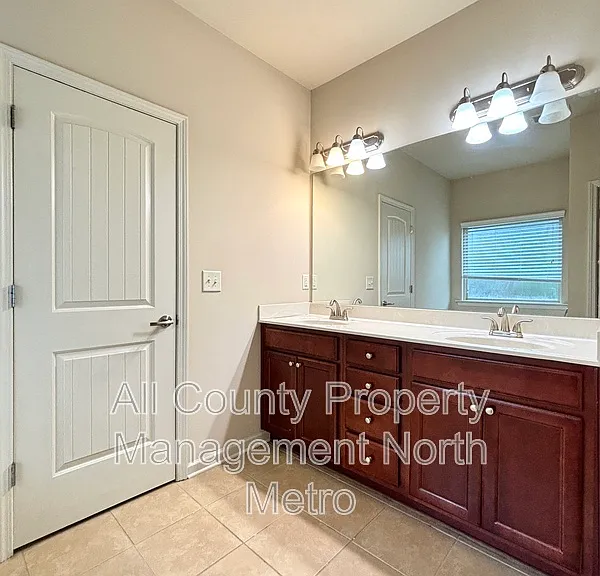 421 Parkstone Dr — Photo 8