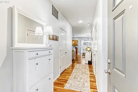 3 bed, 2.5 bath, 1528 sqft, $2,575 — Photo 2