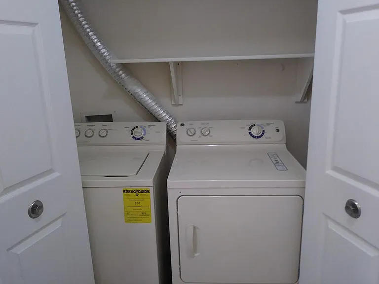 Lakeside Village Apartments — Photo 150