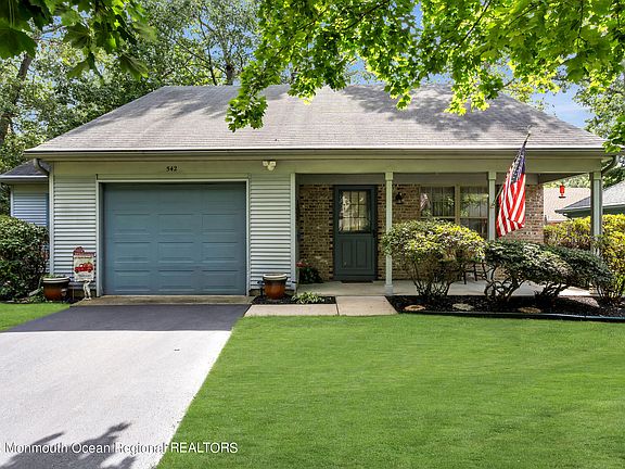 2nd image of 542 Petunia Lane N