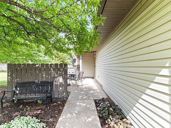 4th image of 2744 Brittany Oaks Blvd