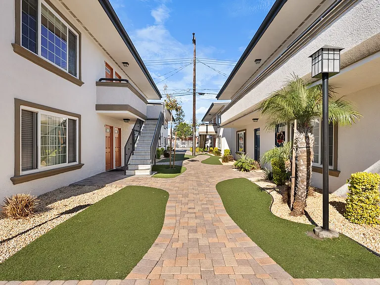 Pointe Pacific Apartment Homes — Photo 5