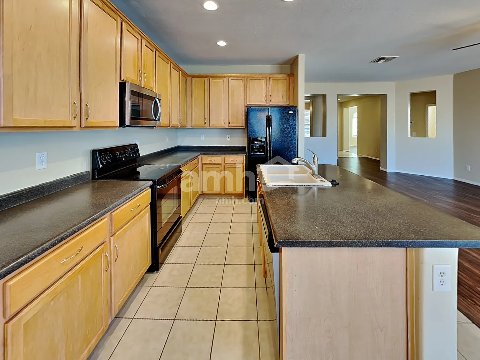4 bed, 3.0 bath, 2567 sqft, $2,420 — Photo 3