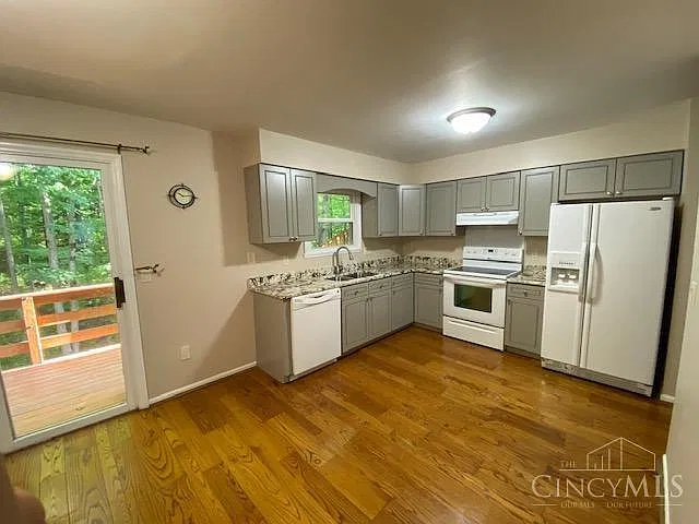 3 bed, 4.0 bath, 1646 sqft, $2,250 — Photo 3