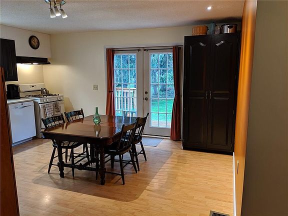 5th image of 6168 Lake Ave