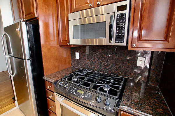 Sold by Remax City Square | media 7