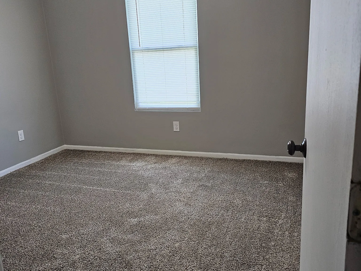 2 bed, 1200 sqft, $1,250 — Photo 4