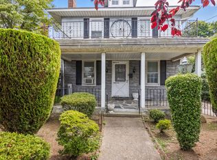 14 Spooner St, Floral Park, NY 11001